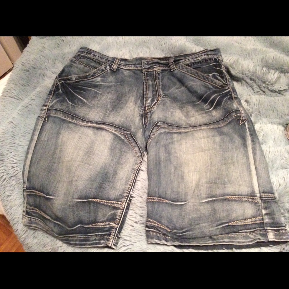 2/45$🎉 Washed blue denim bermuda shorts, EUC.